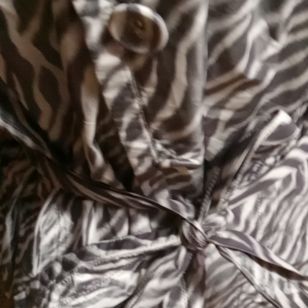 Zebra Trench❤🖤 - Picture 9 of 10
